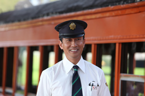 RAILWAYS 49歳で電車の運転士になった男の物語